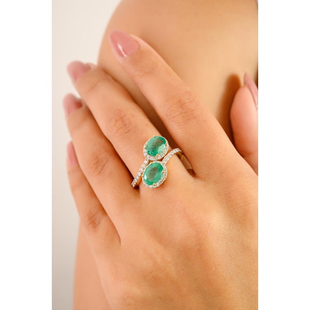 Contemporary 14k Gold 2.18 Ct Emerald Gemstone Bypass Ring With Diamonds for Wedding Size 5 For Sale - Image 3 of 12