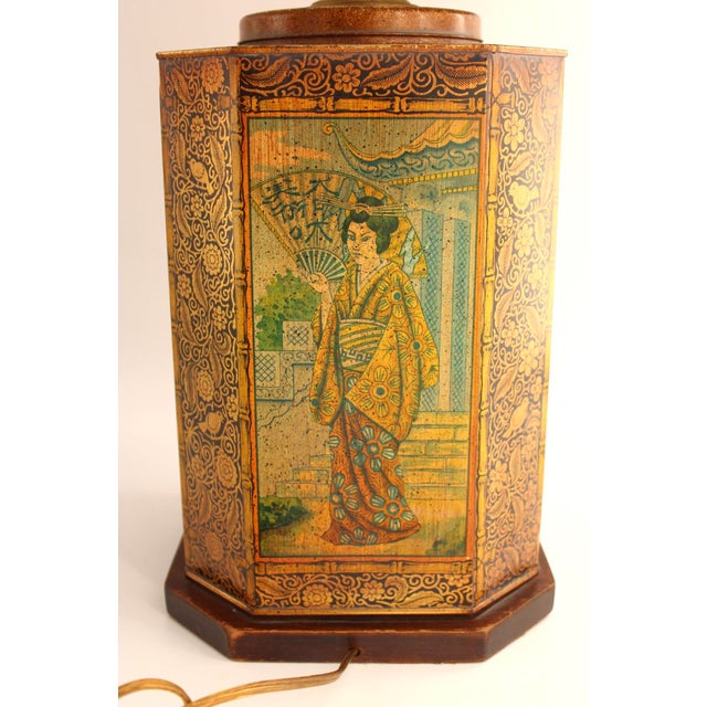 Mid Century Chinoiserie Tin Tea Canister Table Lamp - Lovely Artwork! For Sale In Dallas - Image 6 of 10
