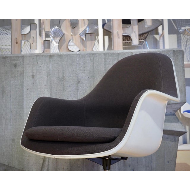 Brown EC178 Swivel Arm Chair in Hopsack Brown by Charles & Ray Eames for Herman Miller, 1970s, Set of 5 For Sale - Image 8 of 18