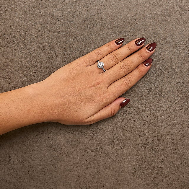 14K White Gold 1.00 Cttw Lab-Grown Diamond Oval Shaped Halo Engagement Ring (F-G Color, VS1-VS2 Clarity) - Ring Size 7 For Sale In New York - Image 6 of 7