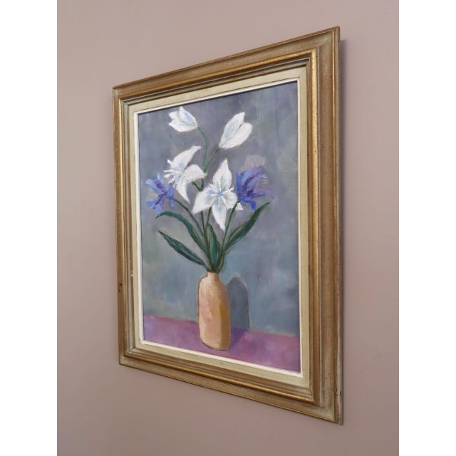 Mid-Century Modern 'Lilies in a Vase' Vintage Original Still Life Oil Painting, Framed For Sale - Image 6 of 13