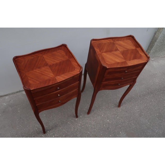 Brown 1920s Pair of French Louis XV Style Rosewood Side Tables Nightstands For Sale - Image 8 of 13
