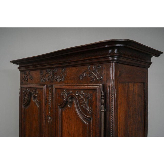 Baroque Buffet Cupboard in Walnut, 18th Century For Sale - Image 17 of 18