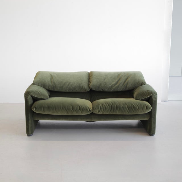1970s Two-Seat Sofa by Vico Magistretti for Cassina, 1973 For Sale - Image 5 of 8