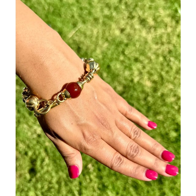 Estate Primavera Preziosi Italian Solid 18K Gold Carnelian Bead Fluted Ball Toggle Bracelet For Sale - Image 9 of 10