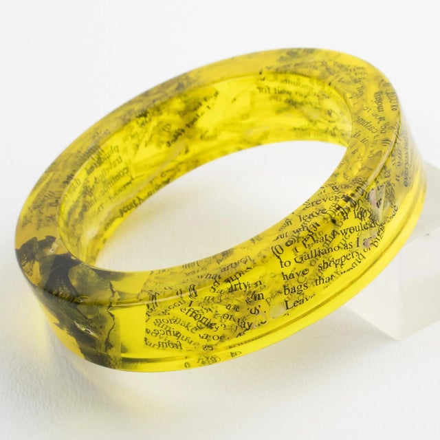 Yellow John Galliano Yellow Acrylic Resin Bracelet Bangle with Newspaper Inclusions For Sale - Image 8 of 17