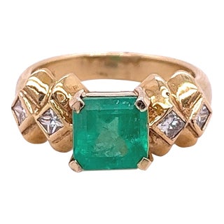 1.84 Carat Colombian Emerald in Vintage 14k Yellow Gold Ring, Size 7 For Sale