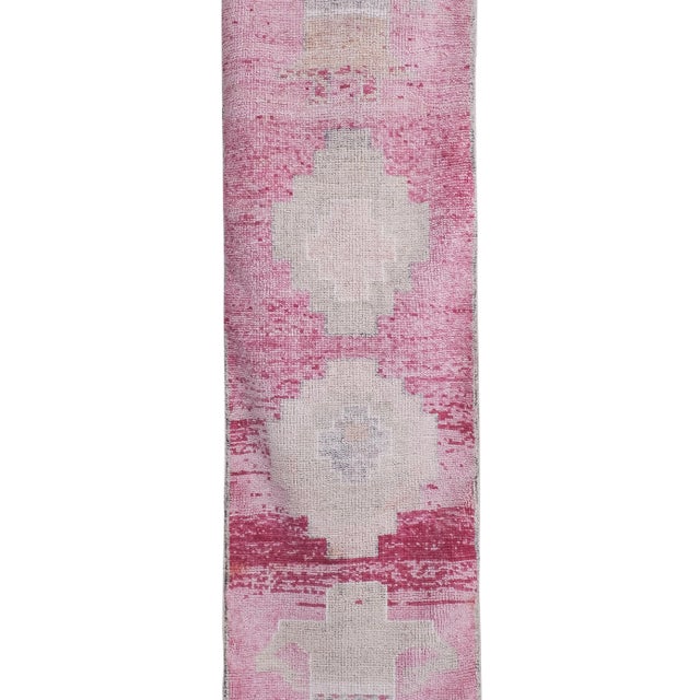 1960s 1960s Vintage Pink Turkish Herki Rug 2'12'' X 9'10'' For Sale - Image 5 of 13