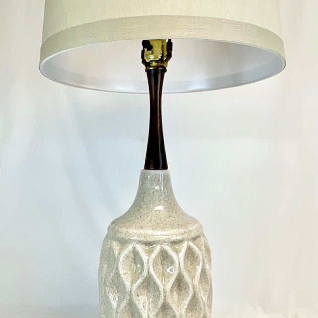 Ecru 1960s Mid-Century Modern Boho Chic Geometric Ceramic Table Lamp, New Shade. For Sale - Image 8 of 12