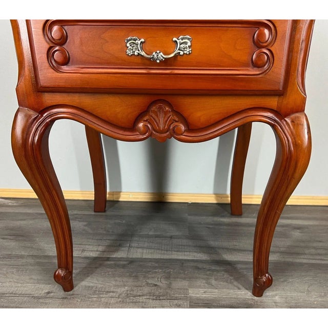Vintage Louis XVI French Bedside, Set of 2 For Sale - Image 5 of 11