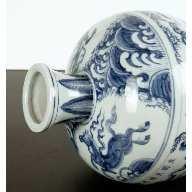 Chinese Porcelain Blue and White Garden Story Meiping For Sale - Image 10 of 13