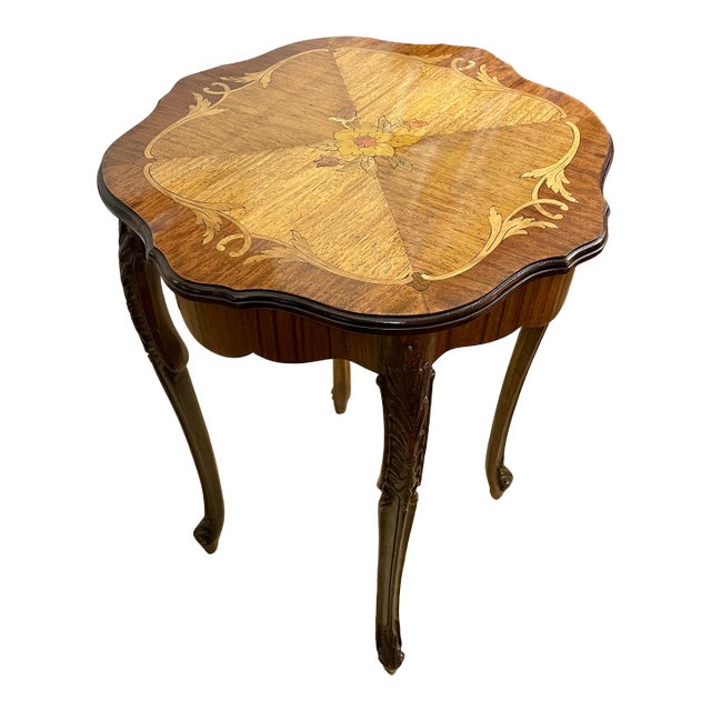 Early 20th Century Floral Inlaid Table With Carved Legs For Sale