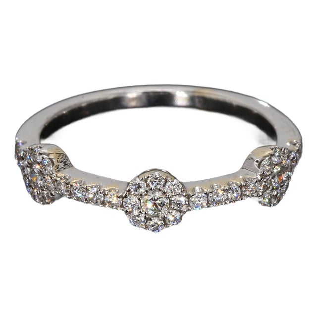 14k White Gold & Diamond Floral Engagement Ring - Size 6.5 For Sale