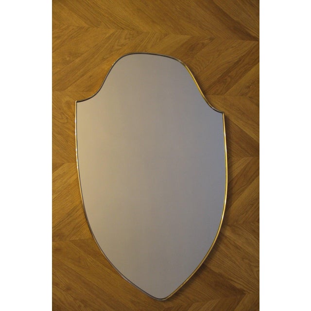 Mid-Century Modern Modernist Shield-Shaped Brass Wall Mirror in the style of Gio Ponti, Italy, 1950s For Sale - Image 3 of 18