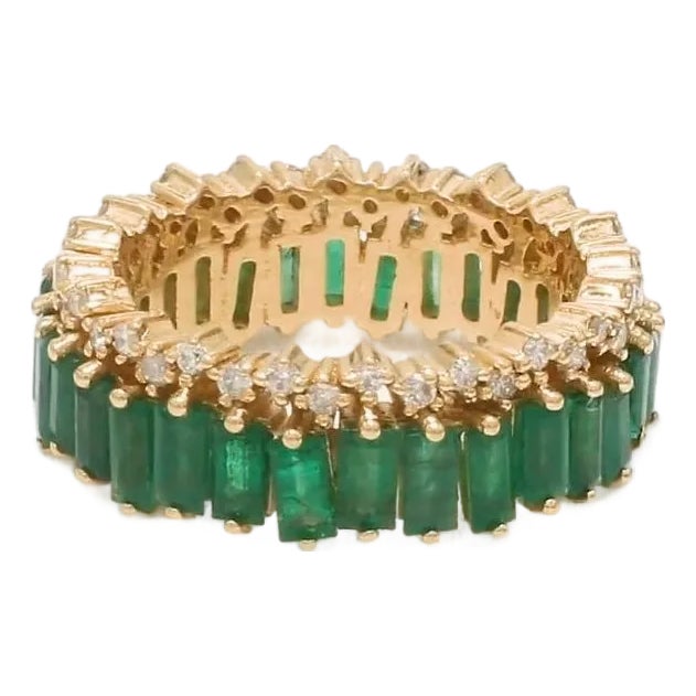 Natural 3.46 cts emerald & 0.33 cts diamond zig zag band ring in 18k gold For Sale