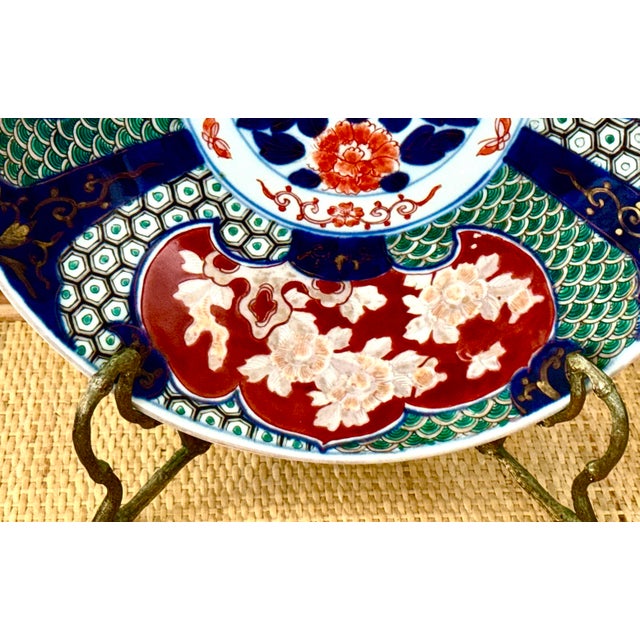 Mid-Century Imari Charger Plate — 12.5” — Hand‑Painted For Sale - Image 9 of 12