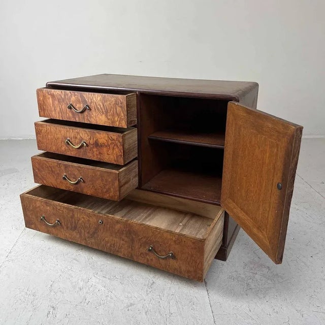 Japanese Shōwa Period Tansu Cabinet, 1930s For Sale - Image 4 of 11