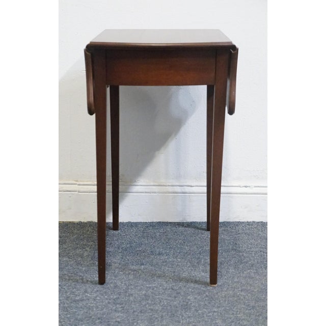 Vintage Antique Solid Mahogany Traditional Hepplewhite Style 26" Drop Leaf Accent End Table For Sale - Image 14 of 15