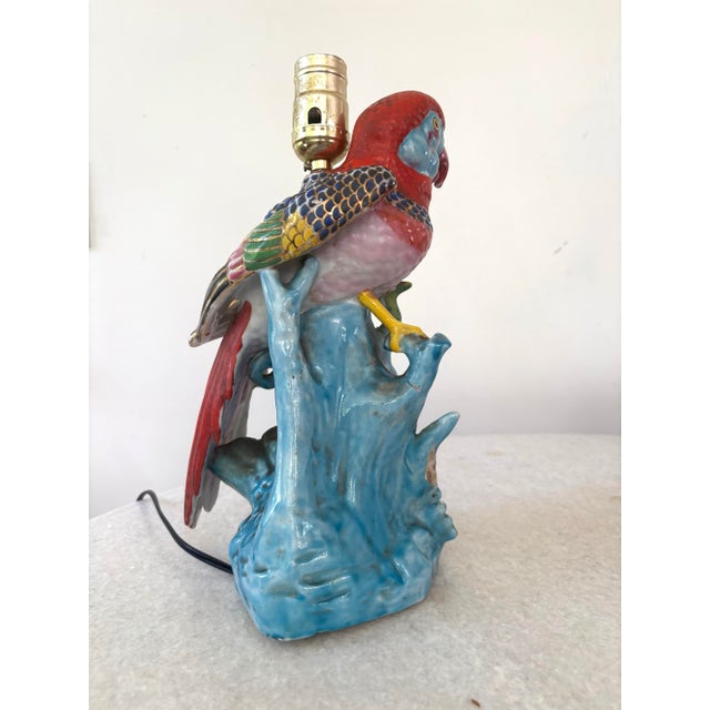 Stunning Vintage Hollywood, Regency parrot lamp, gorgeous colors.