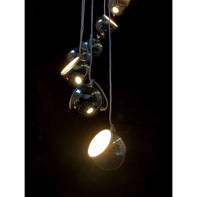 Beautiful chandelier Reggiani company.Original material of the time, rare.Metal base with 9 wires.Bulbs E14.Each thread...