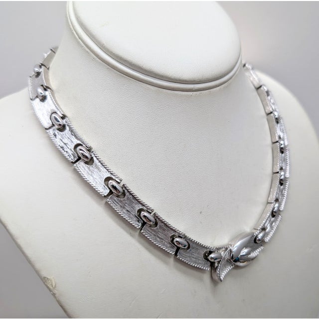 1970s Vintage 1970s Signed Monet Rhodium Plated Articulated Buckle Collar Necklace For Sale - Image 5 of 9