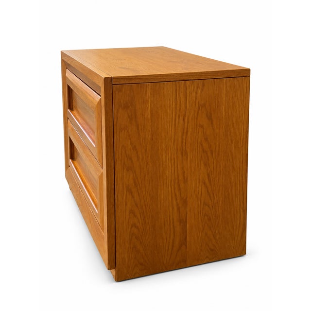 Contemporary 1980s Thomasville Oak Two-Drawer Nightstand or End Table For Sale - Image 3 of 9