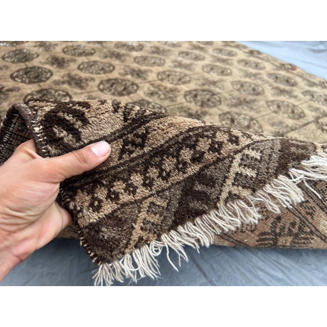 Tan Tan Bukhara Rug – Vintage Hand-Knotted Turkmen Wool Runner Rug For Sale - Image 8 of 11