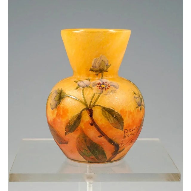 Art Nouveau Cameo Vase with Strawberry Blossoms Decor from Daum Nancy, France, 1910s For Sale - Image 3 of 7