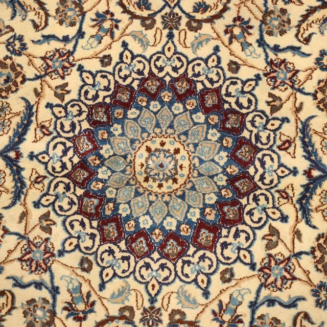 Middle Eastern Main Rug in Wool For Sale - Image 4 of 8