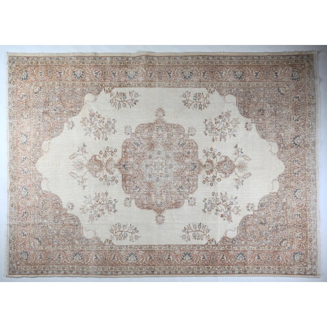 Turkish Hand-Knotted Vintage Floor Rug – Medallion & Vinework in Soft Earth Tones Celebrate the artistry of Anatolian...