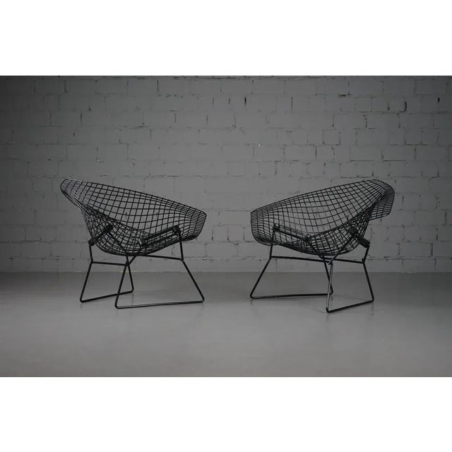 Diamond Chair Model 422 (large version) by Harry Bertoia (1915-1978) for Knoll International. Version: black frame, black...