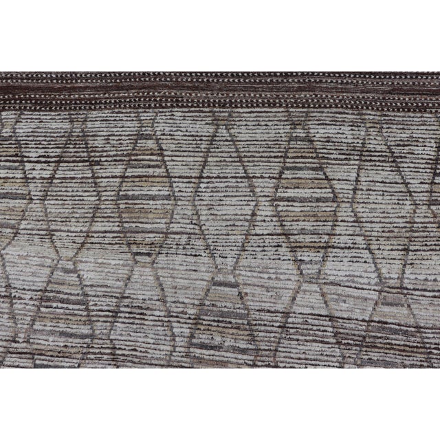 Modern Hand-Knotted Rug in Wool With Sub-Geometric Diamond Design in Earth Tones 10'5 X 13'7 For Sale - Image 4 of 12