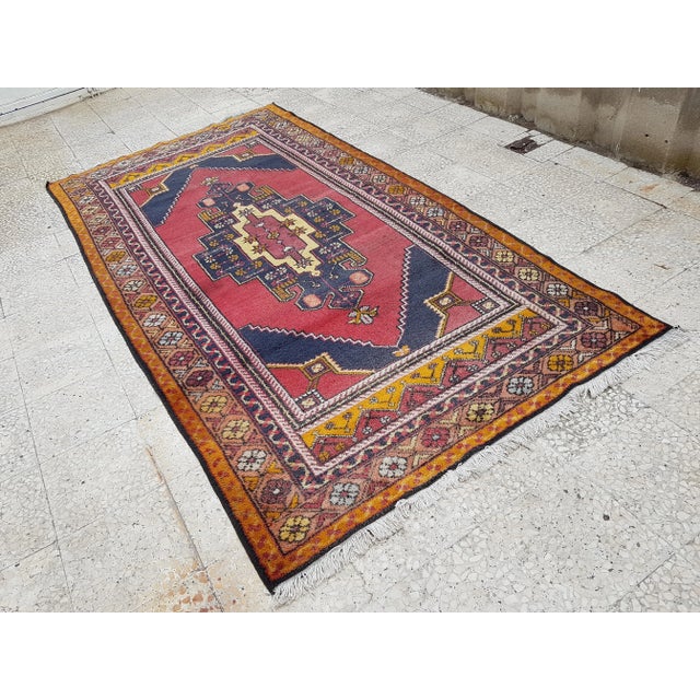 Vintage Turkish Taspinar Rug 59.4'' x 115.3'' / 151x293cm Hand woven with high quality pure wool Excellent condition From...