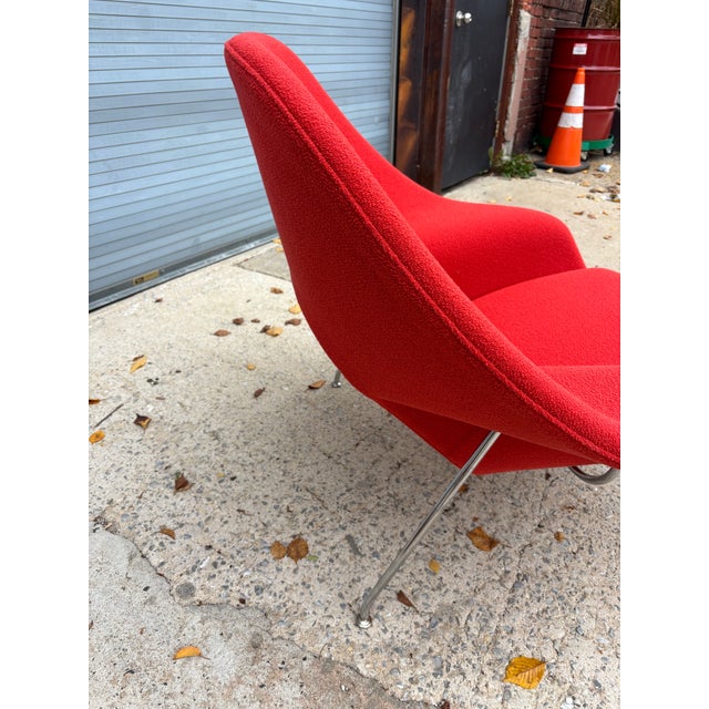 Eero Saarinen for Knoll Red Boucle Womb Chair and Ottoman For Sale - Image 10 of 10
