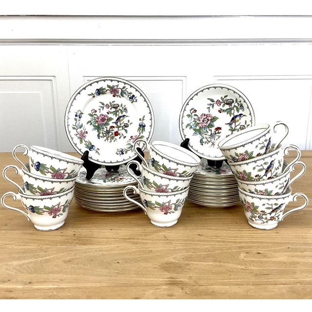 1960s John Aynsley “Pembroke” Pattern Fine English Bone China: Teacups, Saucers and Dessert Plates - Set of 30 For Sale - Image 12 of 13