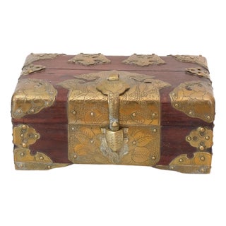 19th Century Chinese Hongmu Rosewood Jewelry Box For Sale