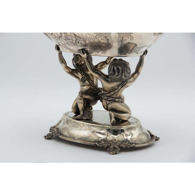 Silver Centerpiece with Scalloped Lid, in Good conditions. Designed 1920 to 1949