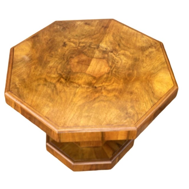 A beautiful Art Deco Coffee Table in a Figured walnut. A gorgeous warm colour and in fabulous condition. This coffee table...