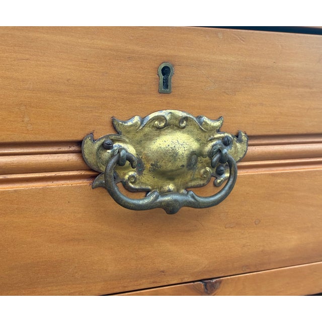 English Pine Chest of Five Drawers For Sale In Baltimore - Image 6 of 17