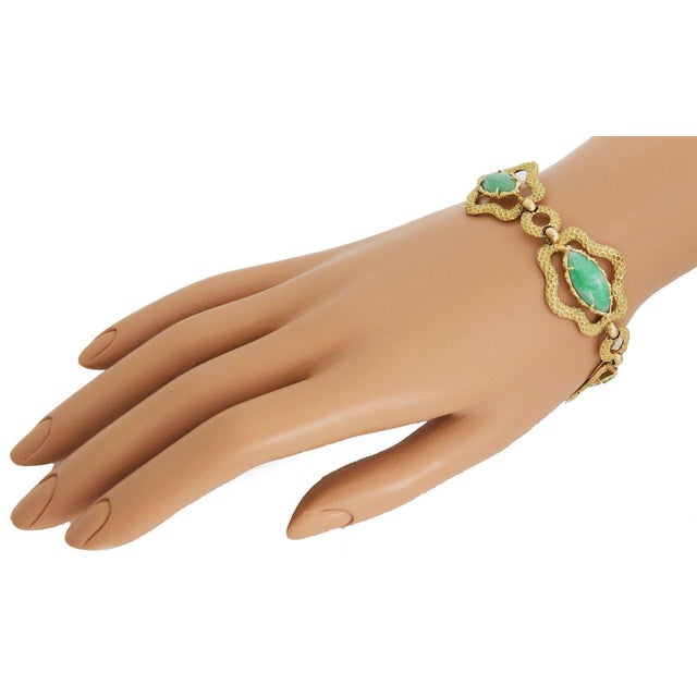 Oval 18k Yellow Gold Jade Link Bracelet For Sale In Miami - Image 6 of 6