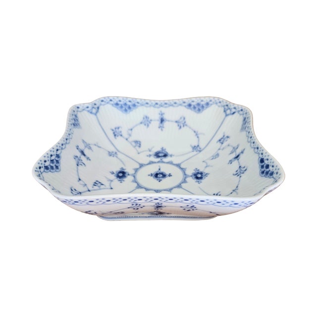 wonderful fine porcelain handpainted delicate lace & floral patterned serving bowl