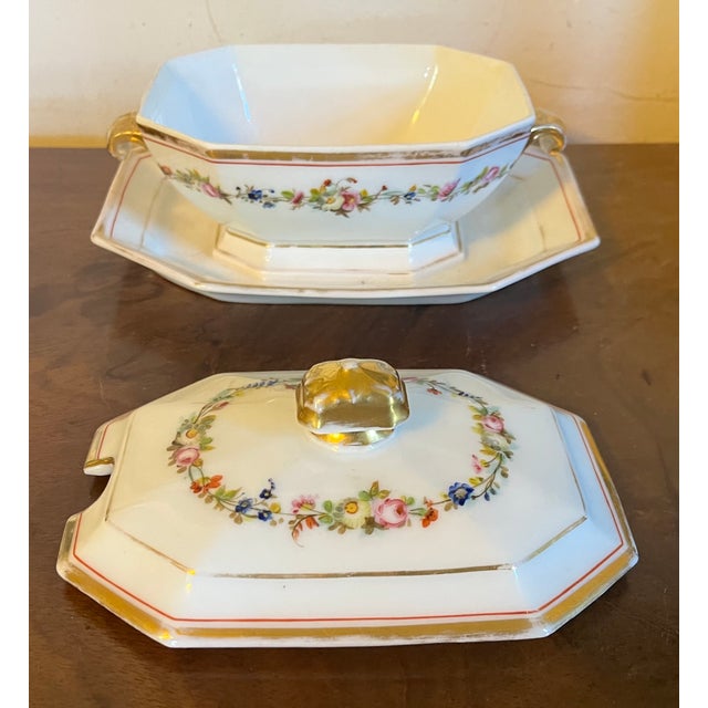 Antique Early 19th Century French Empire Paris Porcelain Octagonal Sauce Tureen With Flower Garland Sprig Decoration For Sale - Image 14 of 16