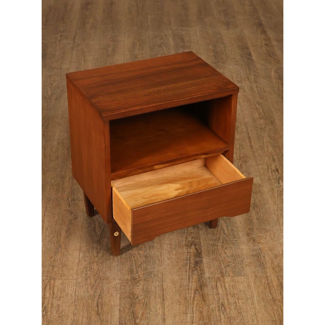 Stanley Furniture Stanley Furniture Mid Century Modern Pair of Walnut Nightstands For Sale - Image 4 of 18