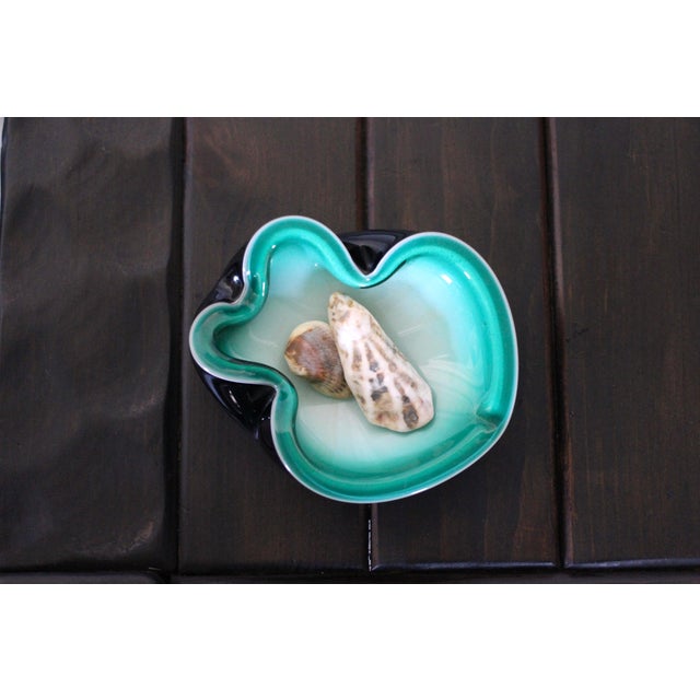 A wonderful substantial Mid-Century Murano bowl or ashtray made by Alfredo Barbini in the 1950s-60s. Tell-tale combination...