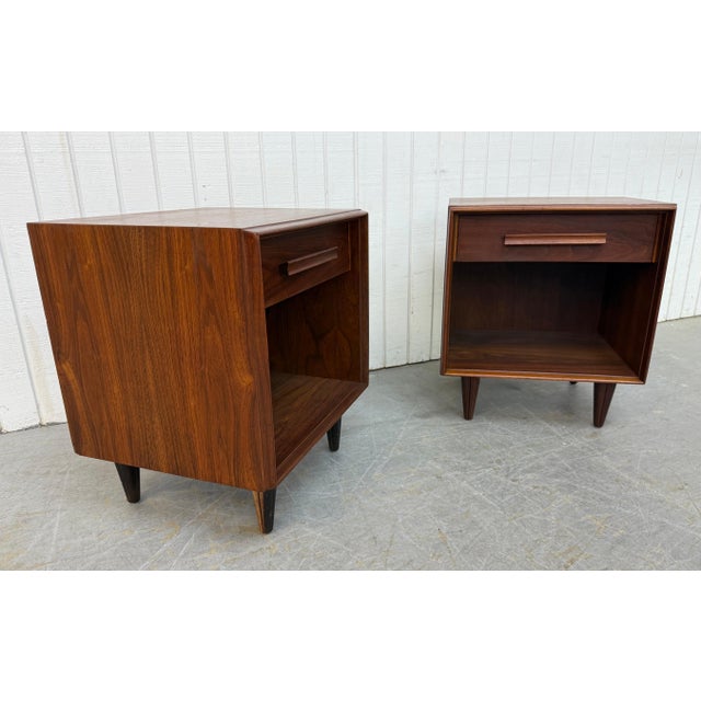 This listing is for a pair of Mid-Century Modern John Widdicomb Walnut Nightstands. Featuring a straight line cube design,...
