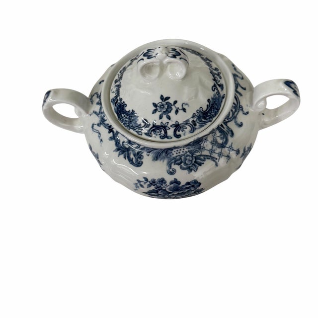 Villeroy & Boch covered sugar in pattern Valeria. Measures 6” w x 4” d x 4” h.