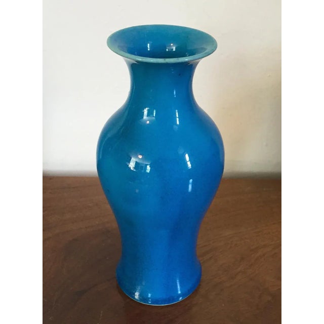 Early 20th Century Chinese Porcelain Peacock Blue Baluster Shaped Vase For Sale In New York - Image 6 of 10