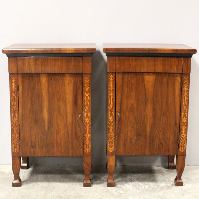 Pair of Empire bedside tables Made of walnut, elegantly inlaid and threaded walnut veneer Early 19th century - Empire...