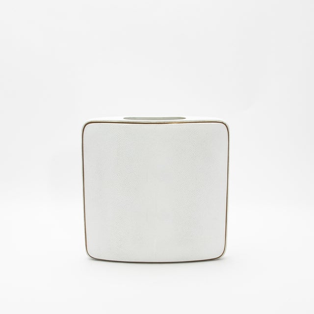 The Shagreen Vase by R&Y Augousti is a perfect blend of luxurious materials and refined craftsmanship. Its compact, square...