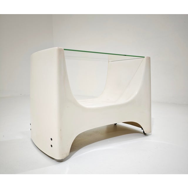 White Mid-Century Modern Space Age Resin and Glass Coffee Table, Italy, 1970s For Sale - Image 8 of 13